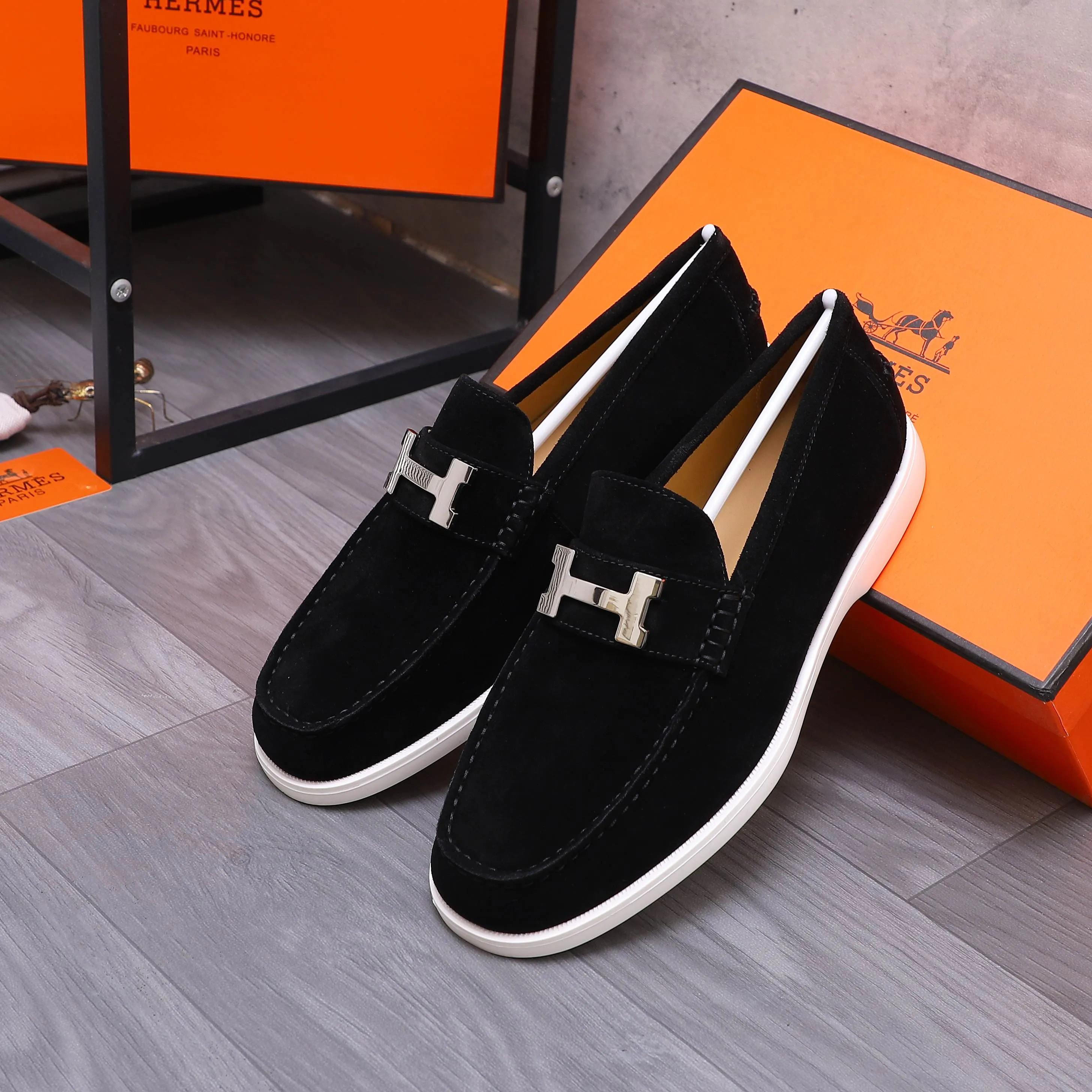 Men's shoes 💰p560 Product trademark: HERMES "Hermès" casual slip-on men's shoes. Regular size: 38-46 (45.46 is custom-made and non-refundable) Product materials: Selected frosted cowhide upper, cowhide lining, original foam rubber ultra-light sole